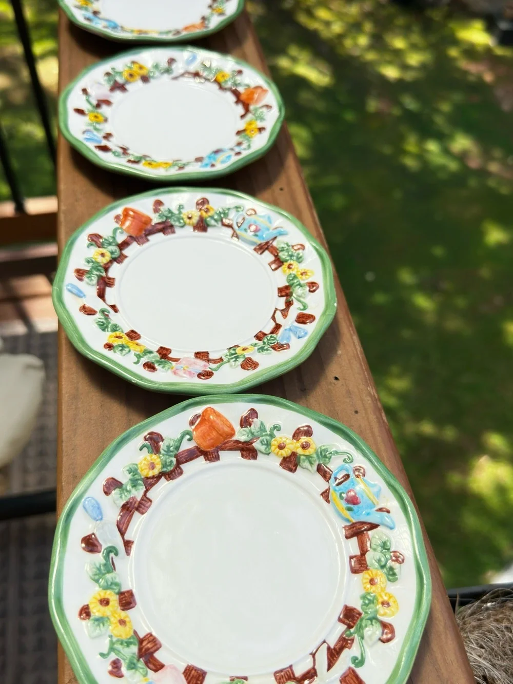 Collectors Dream Hand-Painted 4 pc Set Floral Garden Accent Plate - Green Trim